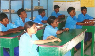 Front row: Anita, Pavani, Vasu, Isak. 10th class 2005. Anit and Pavai are now Nurses and helped care for Vasu in the critical illness.